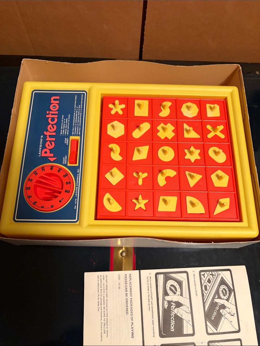 Perfection Game - Red, Yellow, Green - Picture 2 of 3